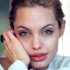 Эмодзи Angelina Jolie