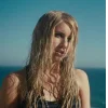 Эмодзи Poppy Moore