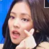 Стикер kim jennie