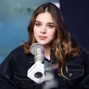 Стикер Хейли Стайнфелд