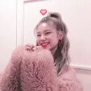 Стикер hwang yeji