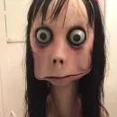 Стикер момо