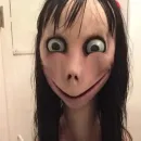 Стикер момо