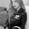 Стикер yeji